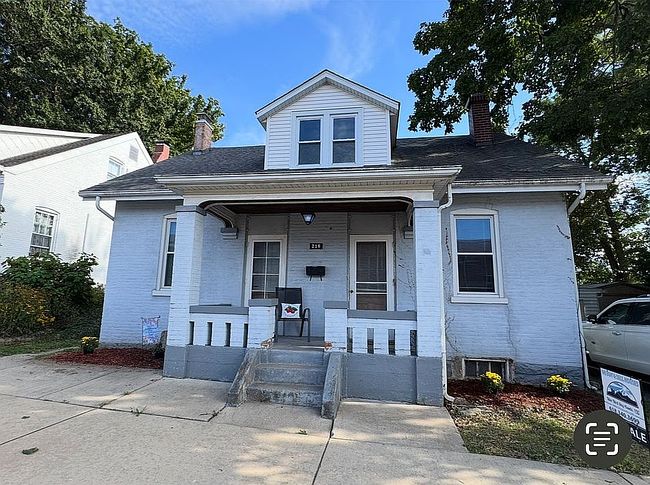 Photo of 216 W 3rd St