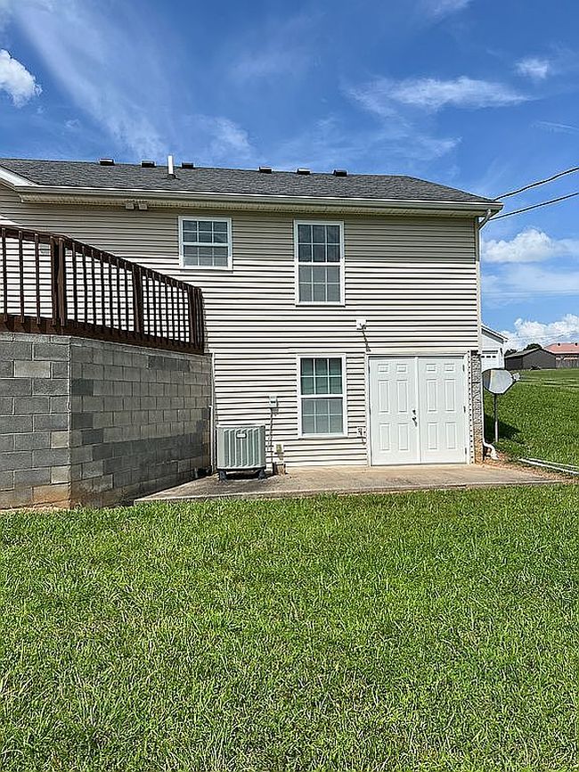 Photo of 113 Woodson Dr, Greensburg, KY