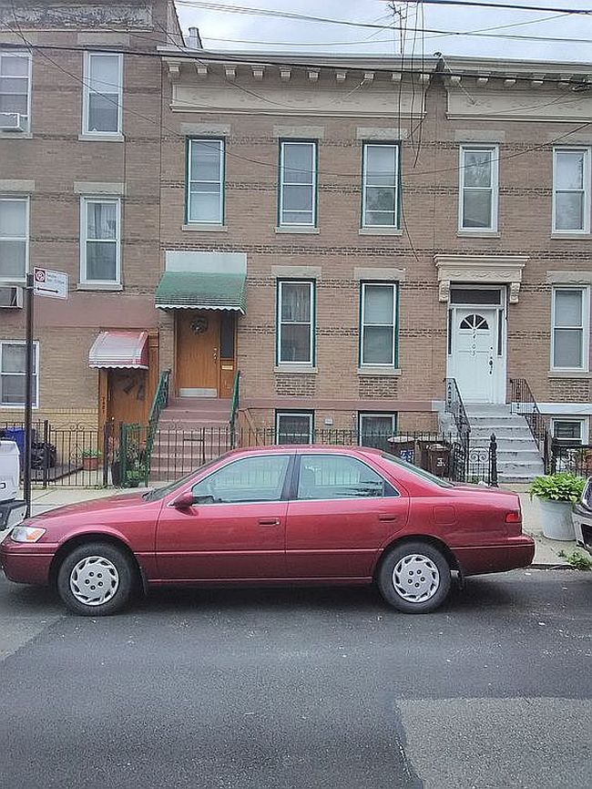 7403 64th Pl, Glendale, NY