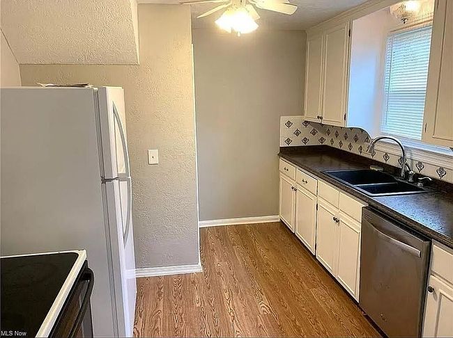 Photo of 325 Lincoln Ave, Louisville, OH