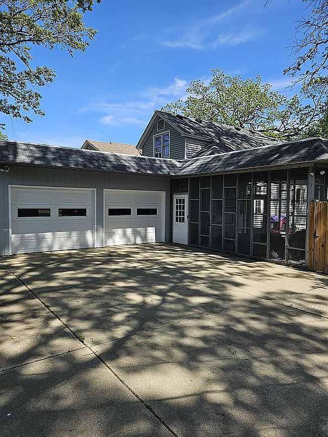 Image of 102 E Porter St