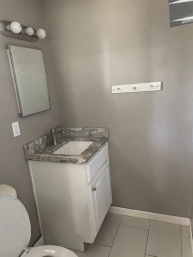 Image of 100 Springwood Dr