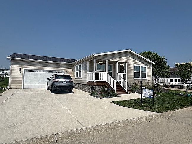 Photo of 9602 Bishop Dr #64, West Des Moines, IA