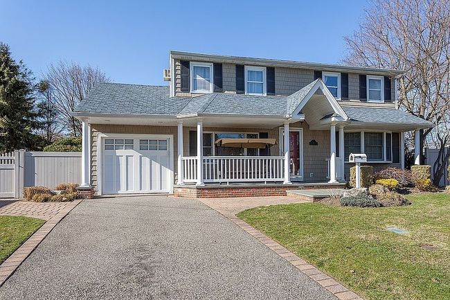 Photo of 38 Montana Ct, Syosset, NY