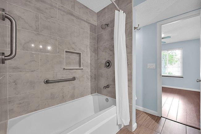 Image of 582 Aquatic Dr
