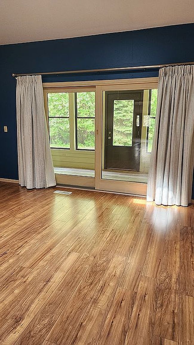 Photo of 2048 Hunters Ridge Dr, Mason City, IA