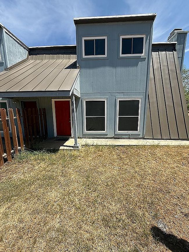 Photo of 818 S Roosevelt St, Pearsall, TX