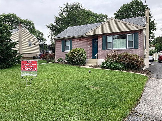 Photo of 116 Buttonwood Ln, Lancaster, PA