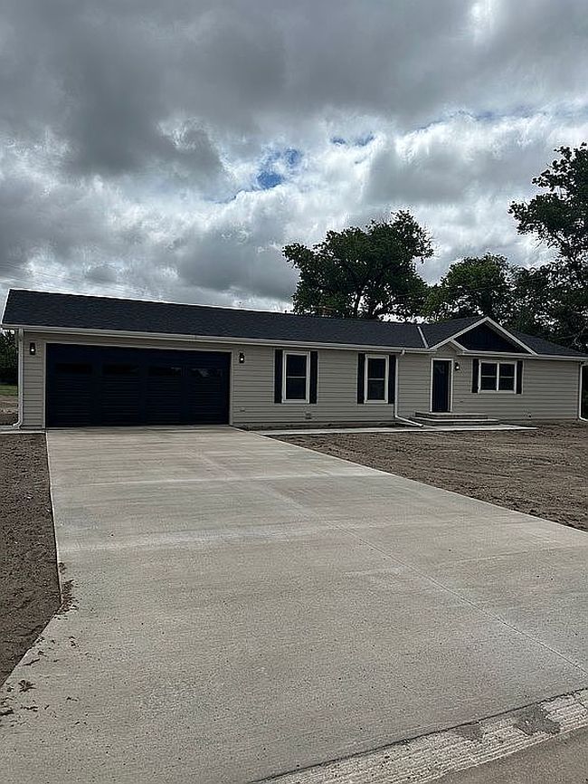 Photo of 137 N Willow, Wauneta, NE