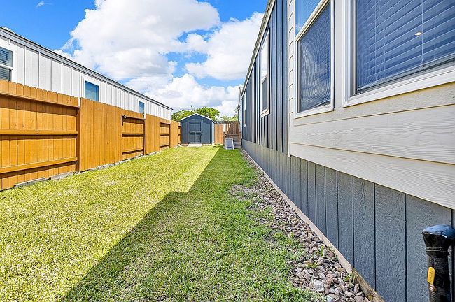 Photo of 149 Landing Ln, Pearland, TX