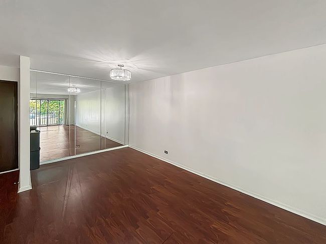 Photo of 950 E Wilmette Rd Unit 215, Palatine, IL