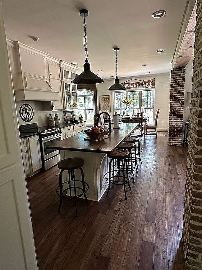 Photo of 907 Smyth Lake Rd, Louisville, MS