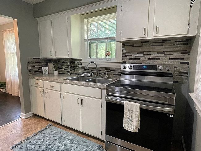 Photo of 5245 N Riverview Dr, Kalamazoo, MI