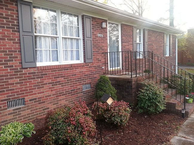 Photo of 1824 Robinhood Dr, Burlington, NC