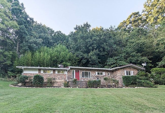 Image of 158 Burnett Ln