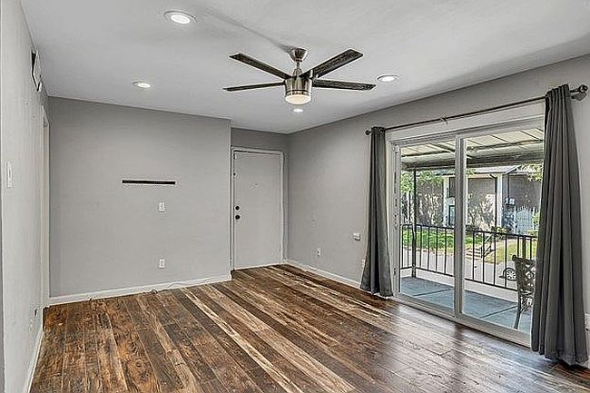 Additional photo 1 of property located at 10240 Regal Oaks Dr #C