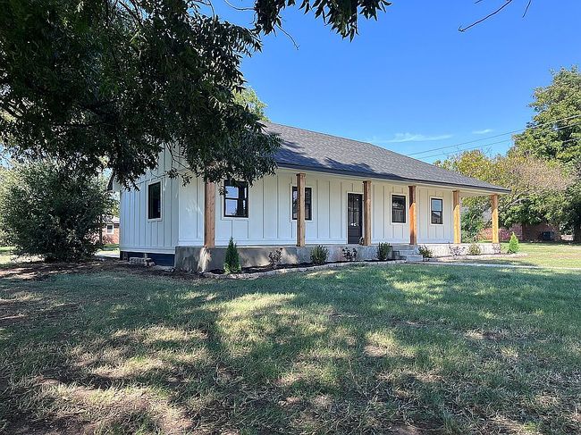 Photo of 1510 E Grand Ave