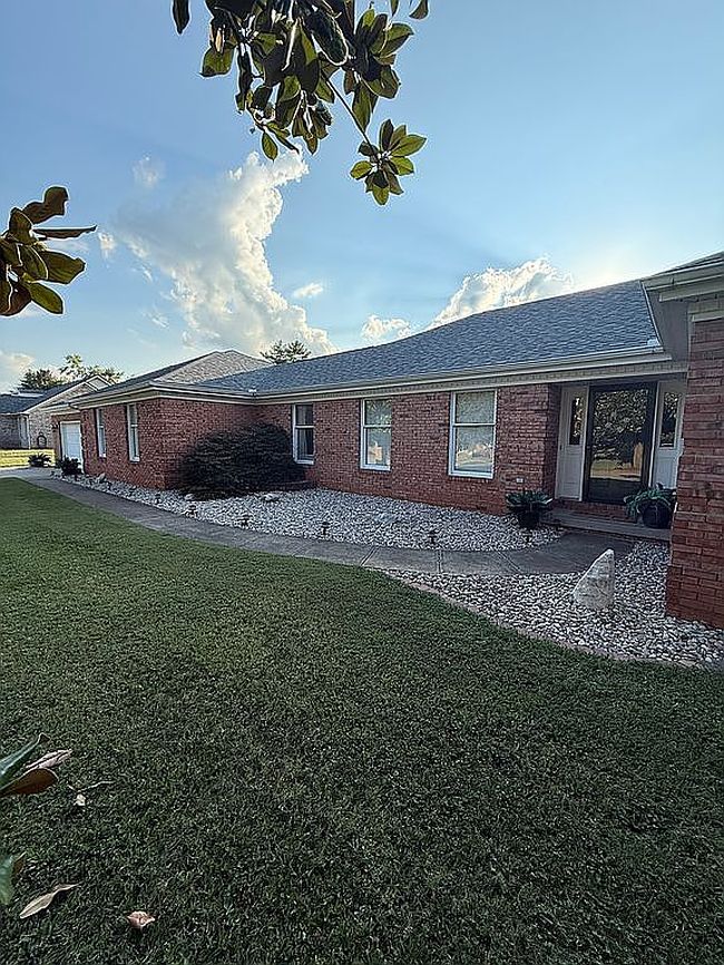 Additional photo 2 of property located at 1019 Country Club Dr