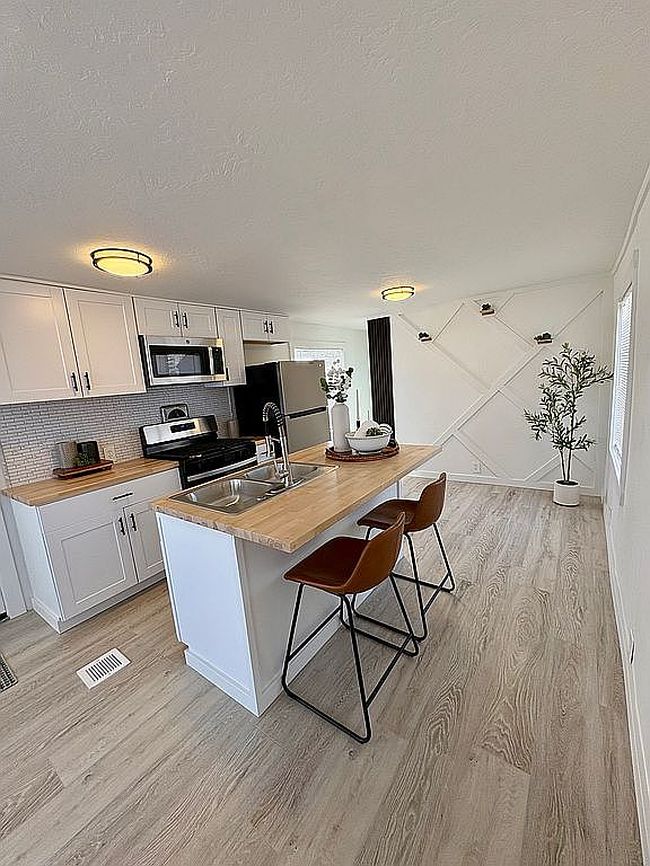 Preview of property located at 463 Greenleaf St #463