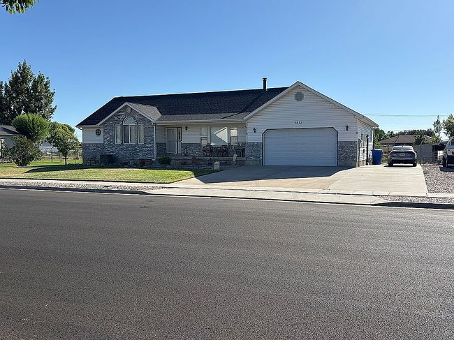 Photo of 3231 N Pelican Dr, Farr West, UT