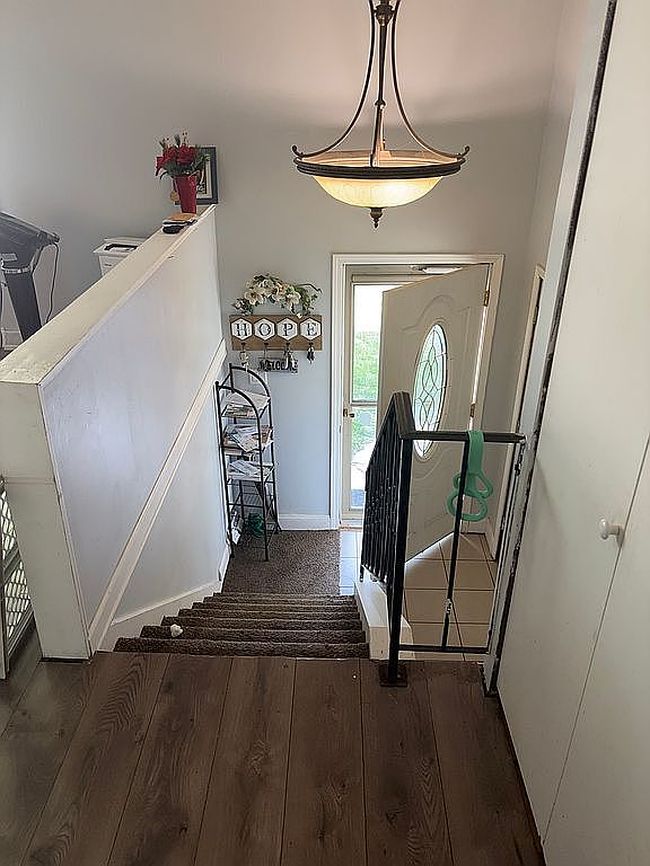 Image of 1136 W 72nd Cir