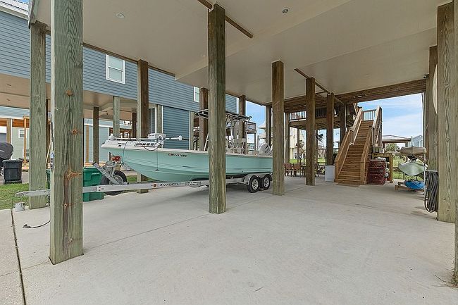 Additional photo 4 of property located at 4041 Borneo St