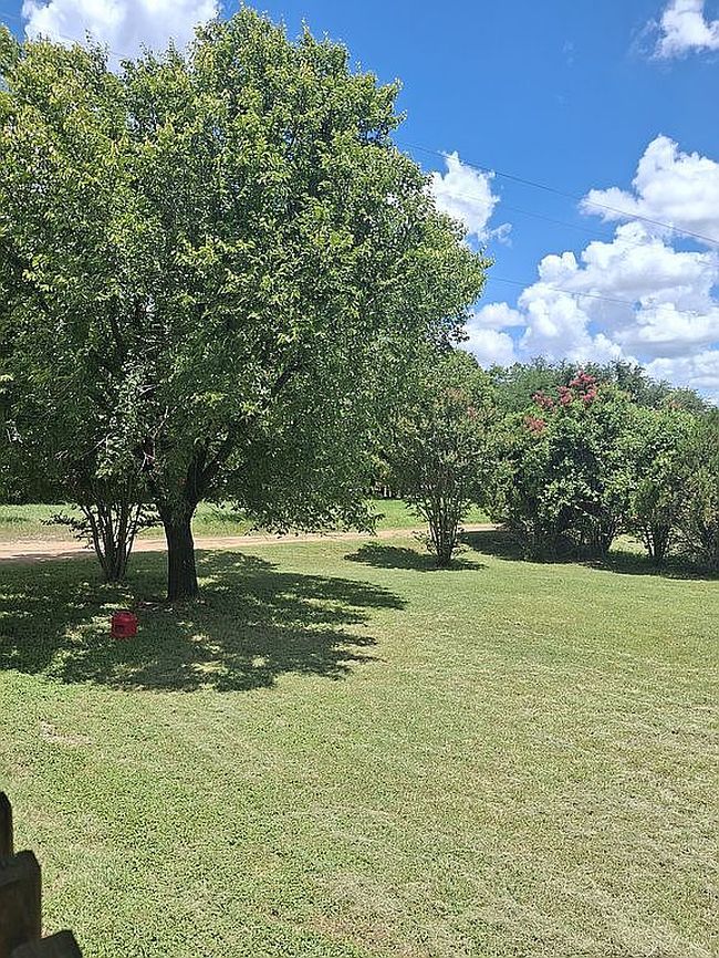 Photo of 402 W Pecan St, Johnson City, TX
