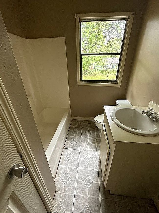 Image of 324 Lawrence Rd