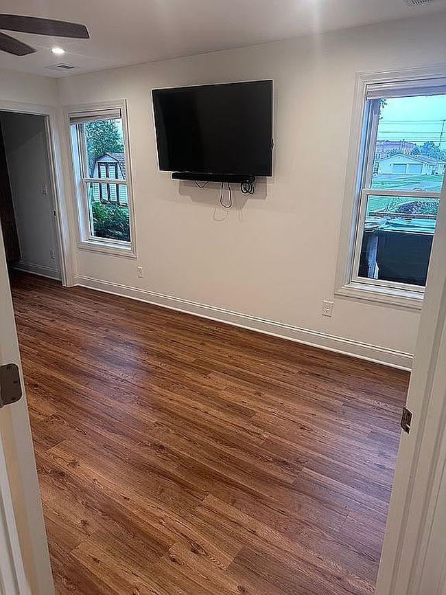 Image of 215 S De Witt Pl