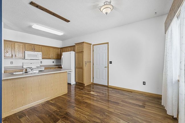 Photo of 1709 Randall Dr, Solon, IA