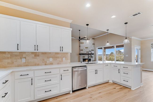 Additional photo 3 of property located at 921 Meredith Ct