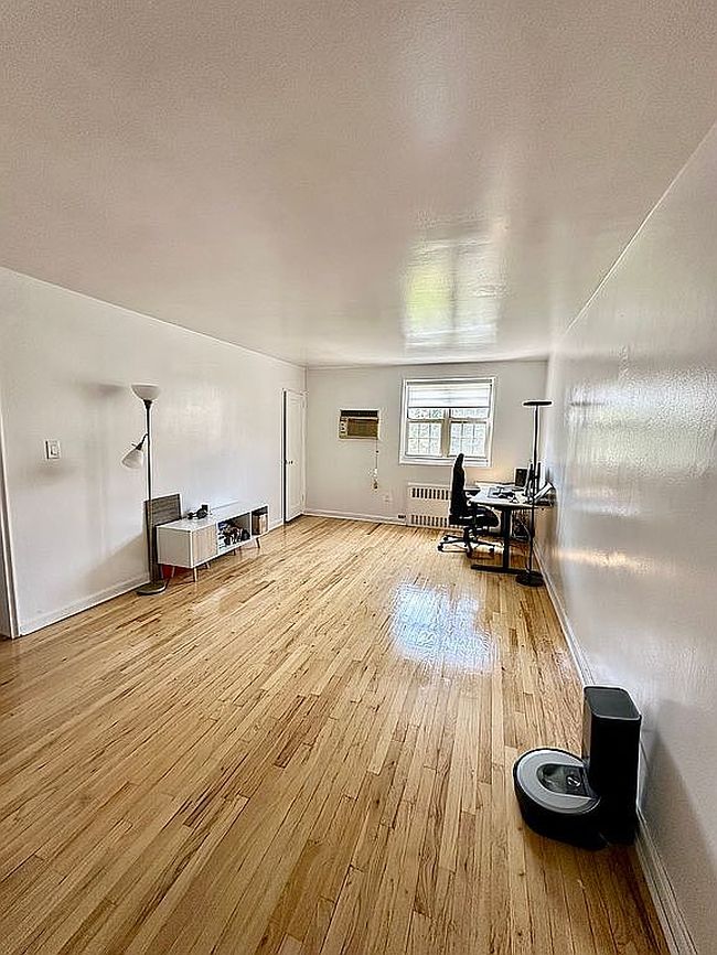 Photo of 69-10B 215th St #B, Oakland Gardens, NY