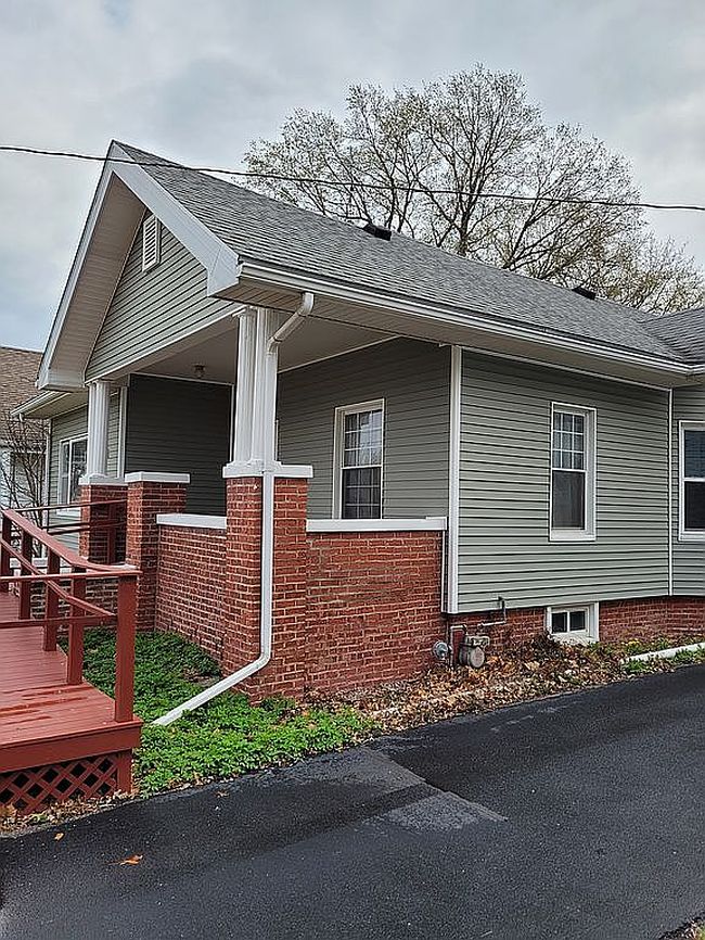 Photo of 797 W Lafayette Ave, Jacksonville, IL