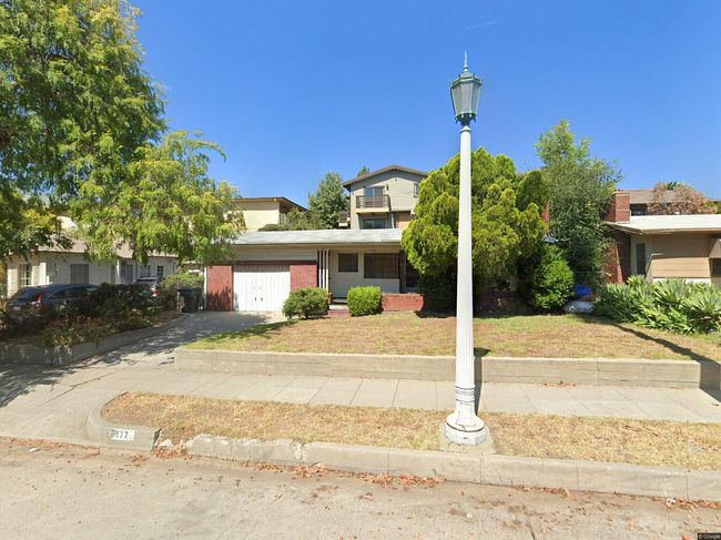 Preview of property located at 177 S Altadena Dr