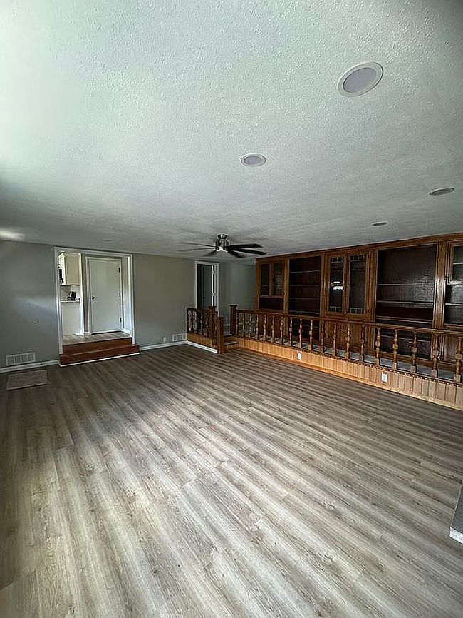 Photo of 275 E Broadway St, Argenta, IL