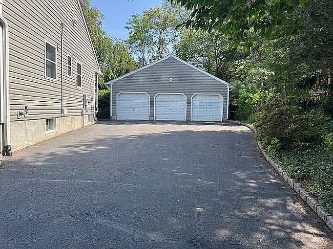 Photo of 6 Tara Ct, Lake Grove, NY