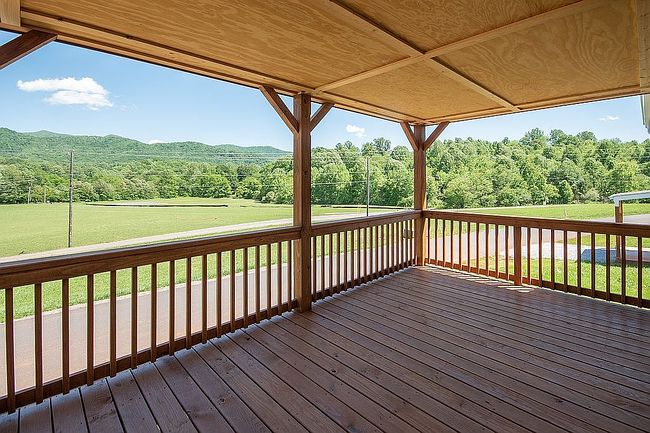 Photo of 62 E Emerald Ave, Franklin, NC