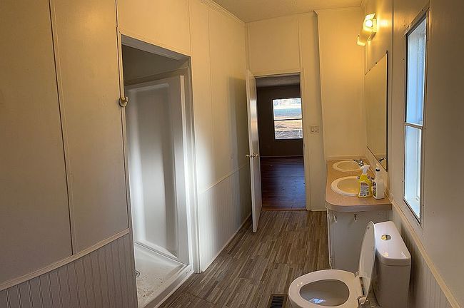Photo of 1024 N Ridge Dr, Yadkinville, NC
