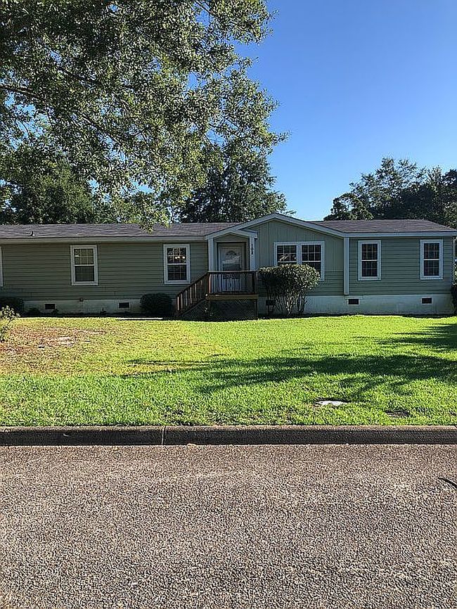 Photo of 102 Grand Oaks Dr, Dothan, AL