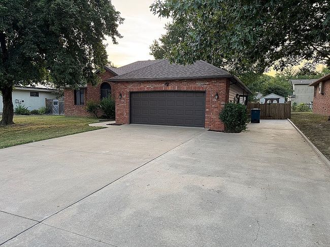 Photo of 3609 Poplar Dr, Joplin, MO