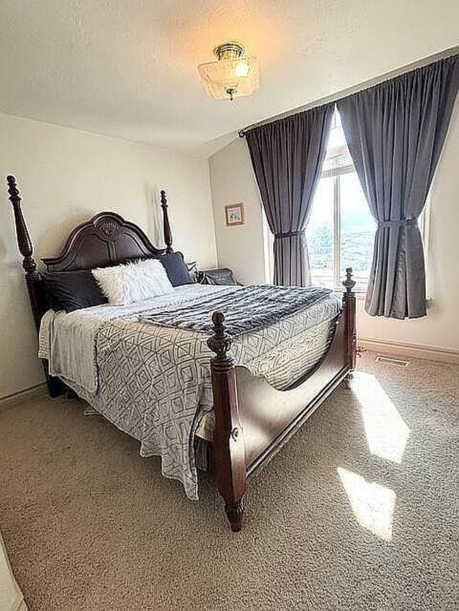Image of 1015 N Valley View Dr