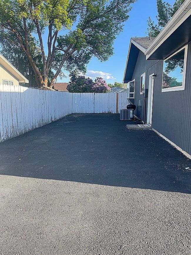 Image of 5048 Laurelwood Dr
