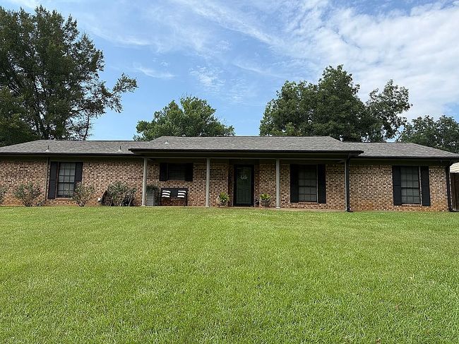 Photo of 113 Peach Tree Dr, Palestine, TX