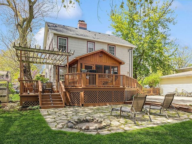 Photo of 933 Rosemary Ter, Deerfield, IL