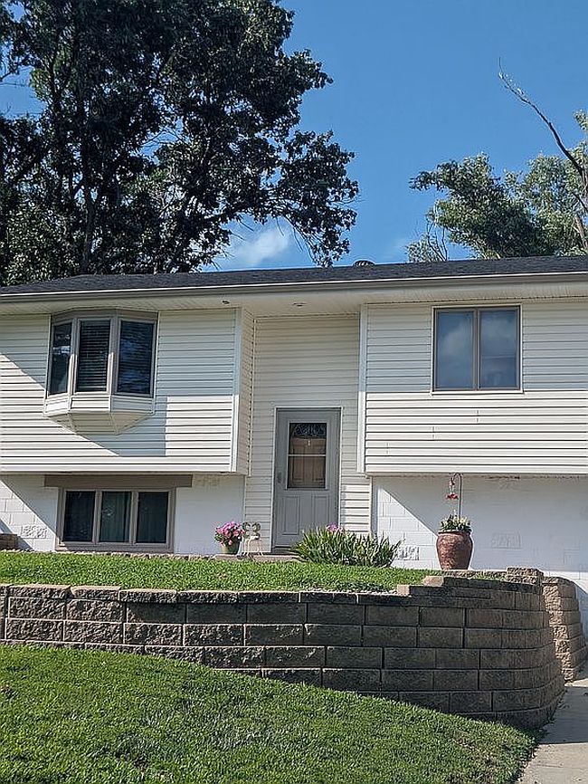 Photo of 11927 N 157th Cir, Bennington, NE