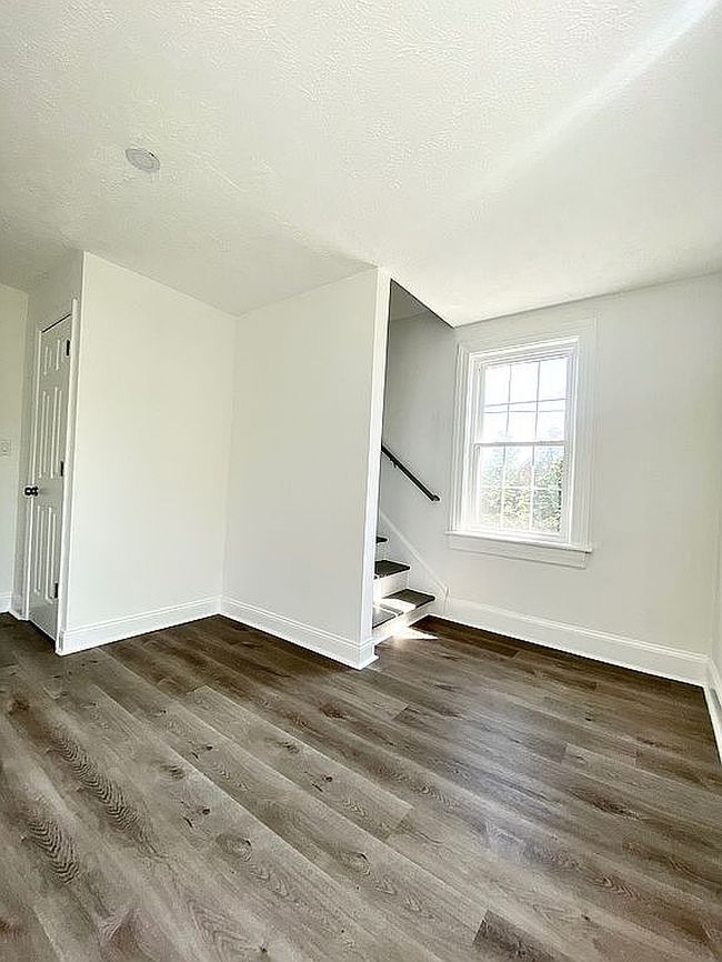 Additional photo 2 of property located at 139 Lee Ave Ne