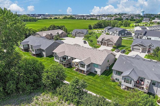 Photo of 9164 Geanna Ct, West Des Moines, IA