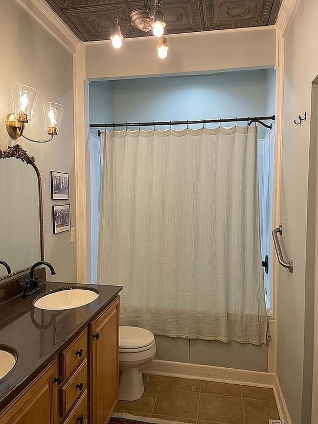 Photo of 13 Locust St, Cottonwood Falls, KS
