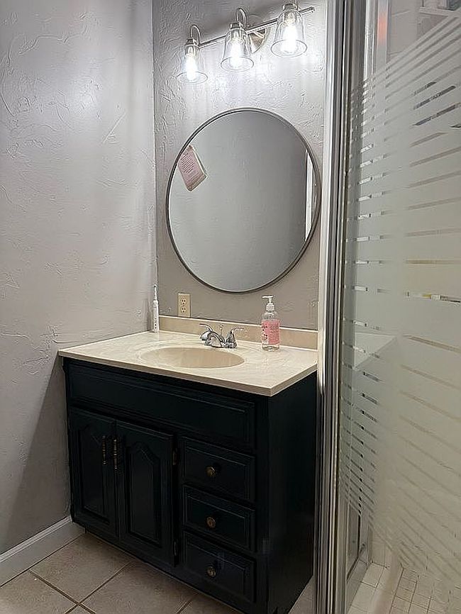 Preview of property located at 703 W Hillcrest Ave