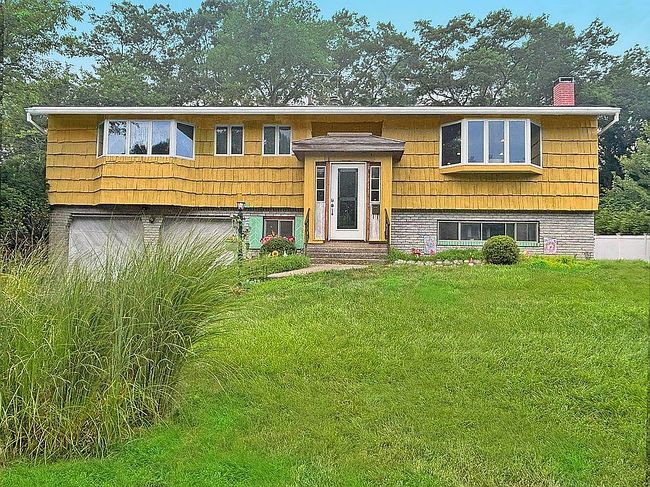 Photo of 22 Fuller St, Dix Hills, NY